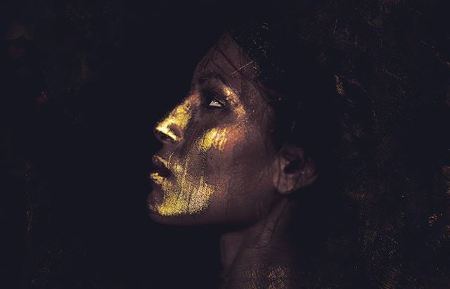 Last night I lay in bed looking up at the stars in the sky and thought to myself, where the heck is the ceiling 🙃

Photo by @davidterranova 
Make up by @adurasova