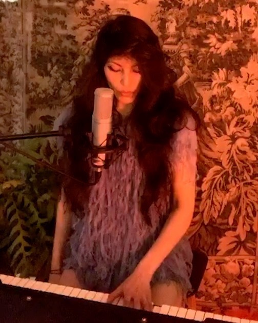 Last weeks with audio clipping but this was fun! Thanks to each of you tuning in, as always 🖤 I'm now going to do these every other week. Episode 8 is next Friday the 5th of June. Byeeee